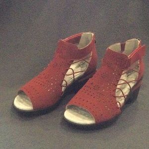 New JBU Vegan Leather Sandals, size 8